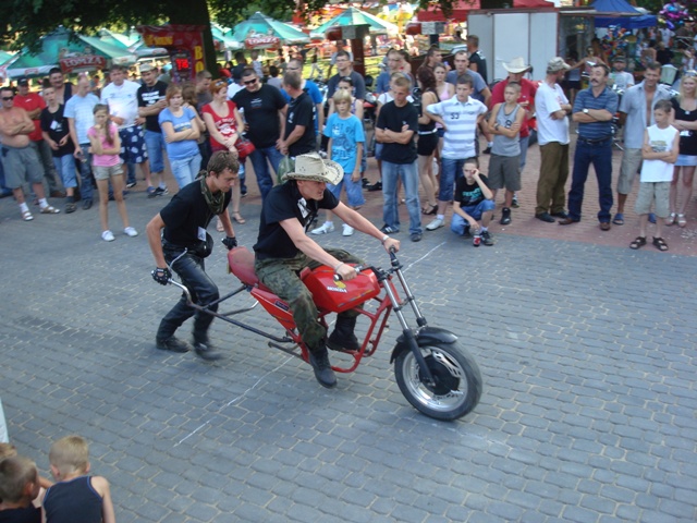 Konkurencje dla motocyklistów podczas Dni Jedwabnego 2010...